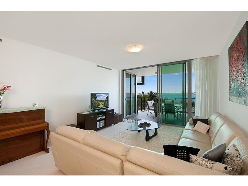 26104 Ephraim Island, Paradise Point QLD 4216