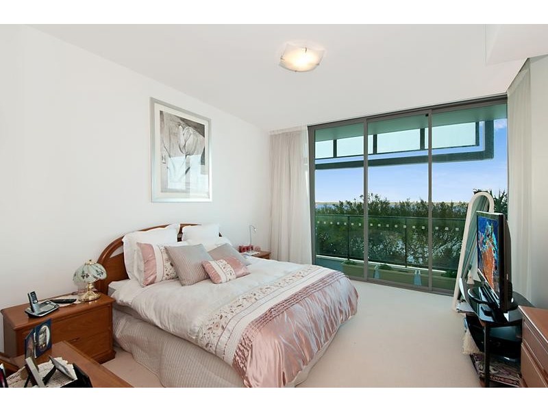 26104 Ephraim Island, Paradise Point QLD 4216