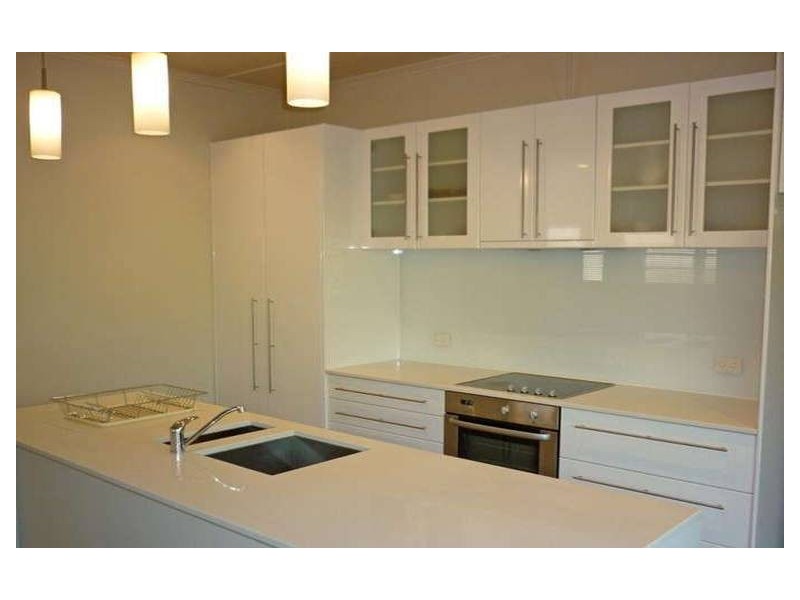 2/193 Scarborough Street, Southport QLD 4215