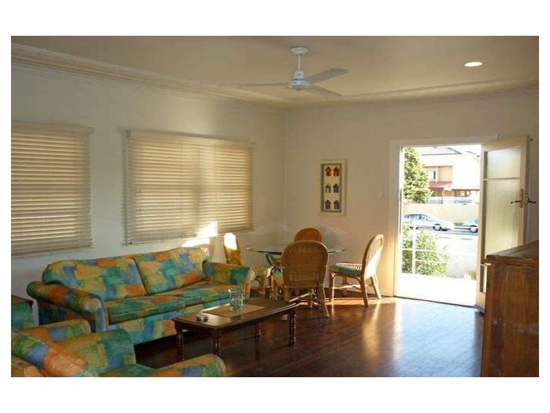 2/193 Scarborough Street, Southport QLD 4215