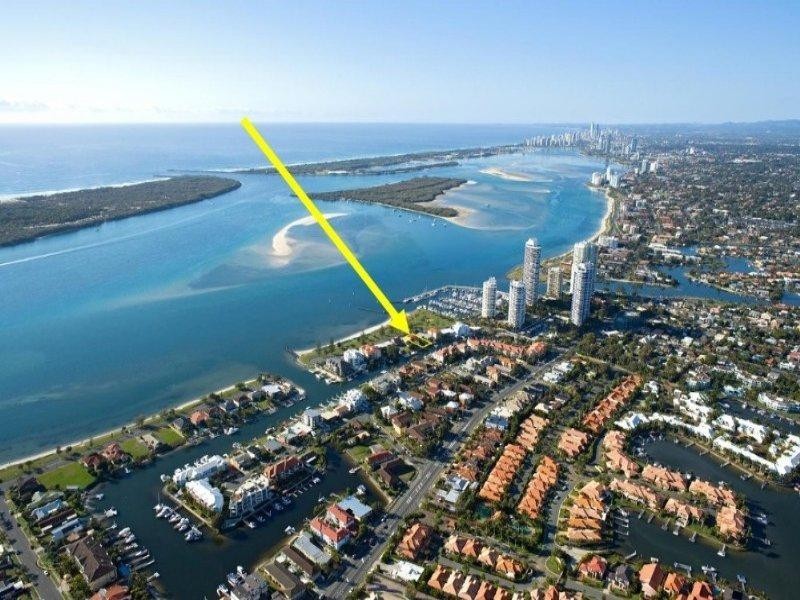 18 Oatland Esplanade, Runaway Bay QLD 4216