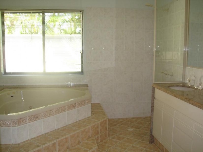 1621 Riverdale Drive, Hope Island QLD 4212