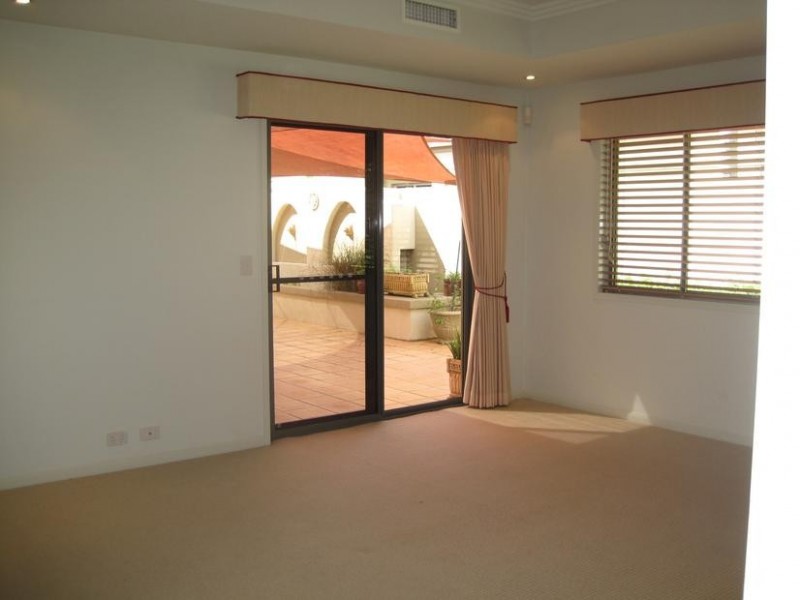 1621 Riverdale Drive, Hope Island QLD 4212