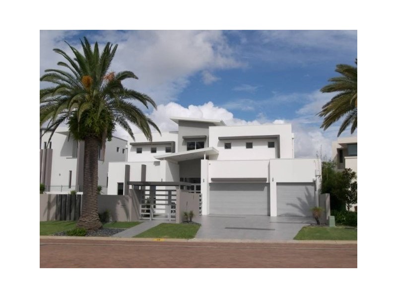 95 The Sovereign Mile, Sovereign Islands QLD 4216