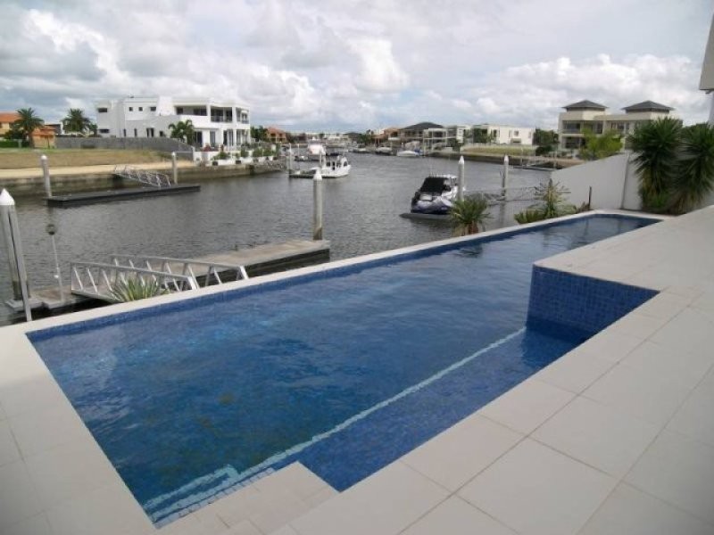 95 The Sovereign Mile, Sovereign Islands QLD 4216