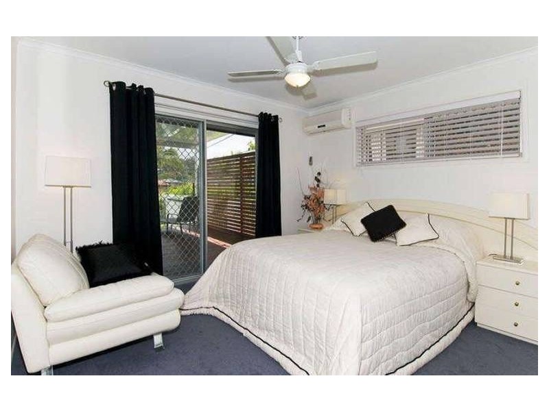 4 Grevillia Avenue, Southport QLD 4215