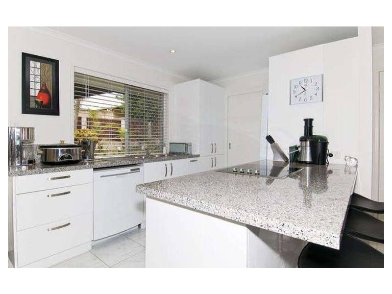4 Grevillia Avenue, Southport QLD 4215