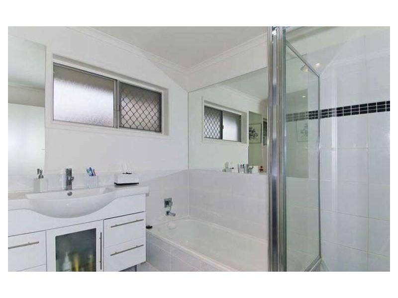 4 Grevillia Avenue, Southport QLD 4215