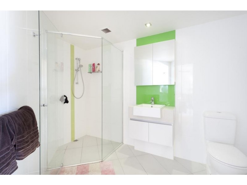 11A/28 Bayview Street, Runaway Bay QLD 4216