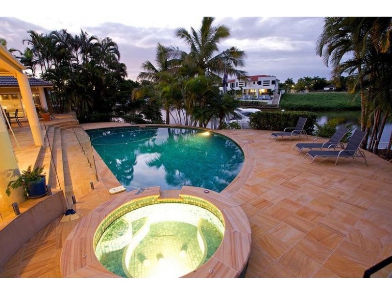 16 Freyburg Street, Sorrento QLD 4217