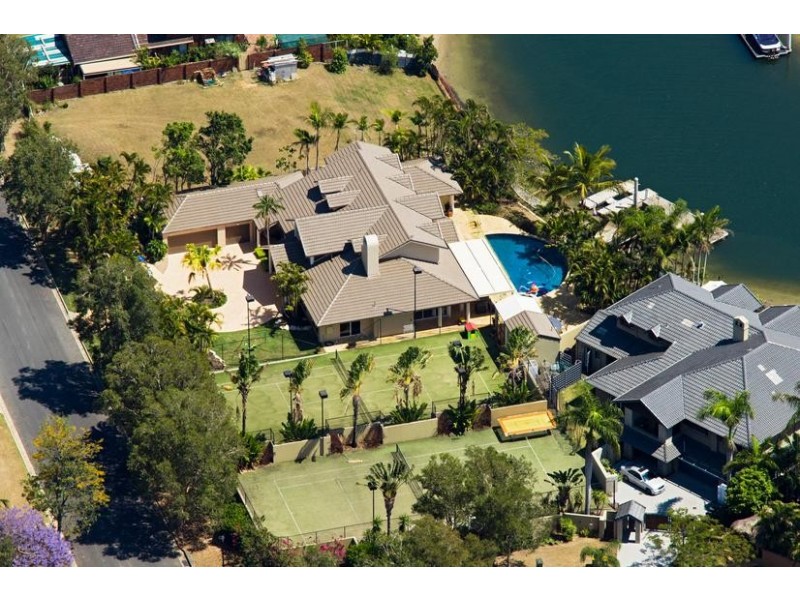 16 Freyburg Street, Sorrento QLD 4217