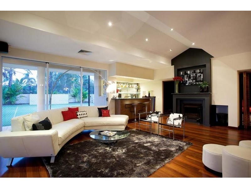 16 Freyburg Street, Sorrento QLD 4217