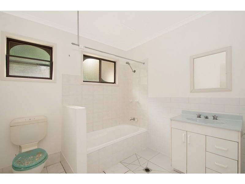 34 Allinga Street, Coombabah QLD 4216