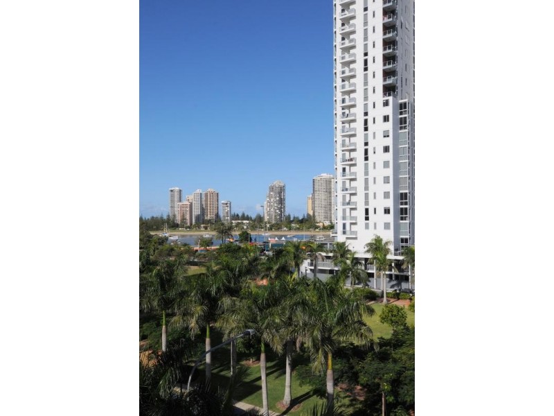 405/3 Como Crescent, Southport QLD 4215