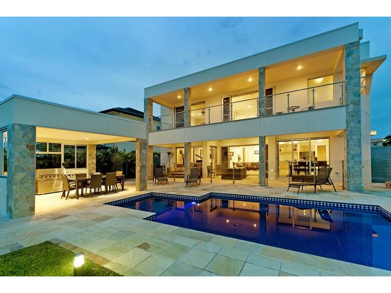 2327 Cressbrook Drive, Hope Island QLD 4212