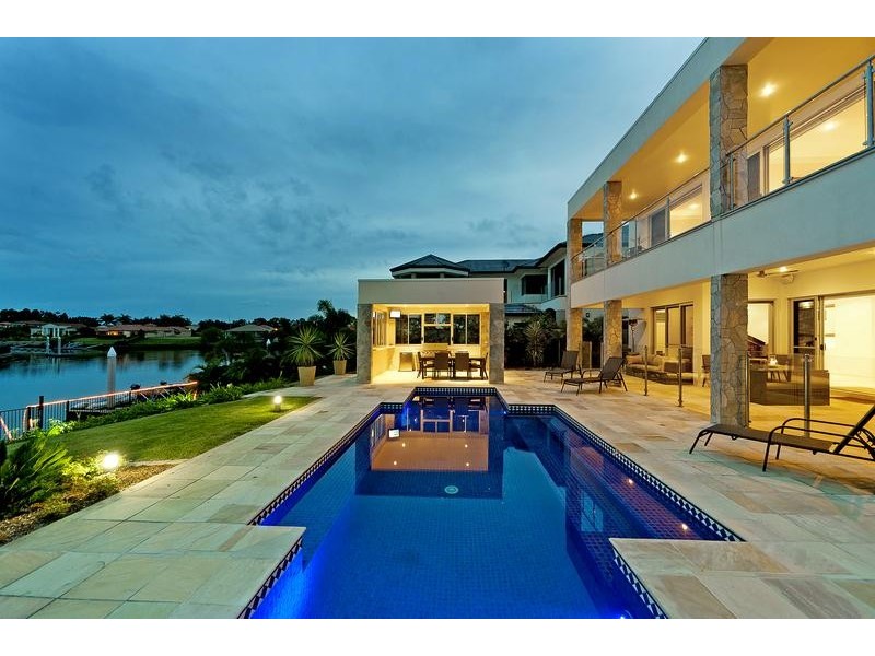 2327 Cressbrook Drive, Hope Island QLD 4212