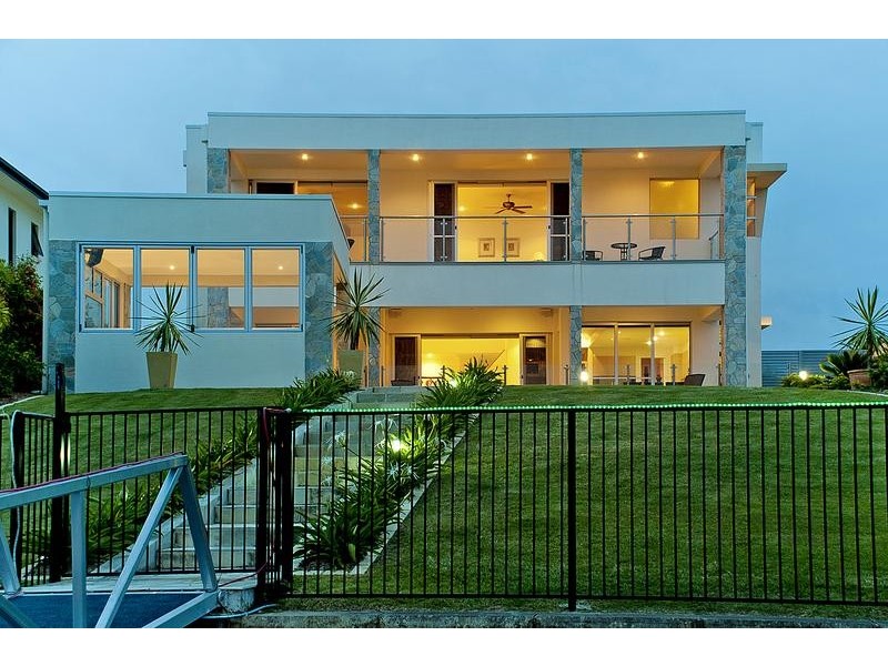 2327 Cressbrook Drive, Hope Island QLD 4212