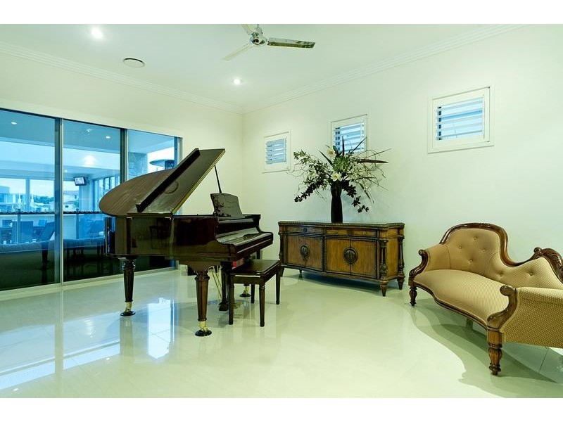 2327 Cressbrook Drive, Hope Island QLD 4212