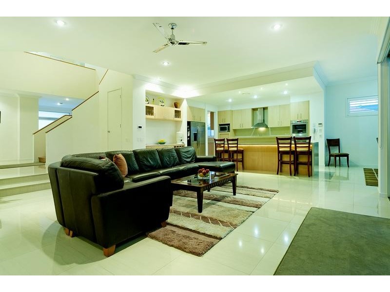 2327 Cressbrook Drive, Hope Island QLD 4212