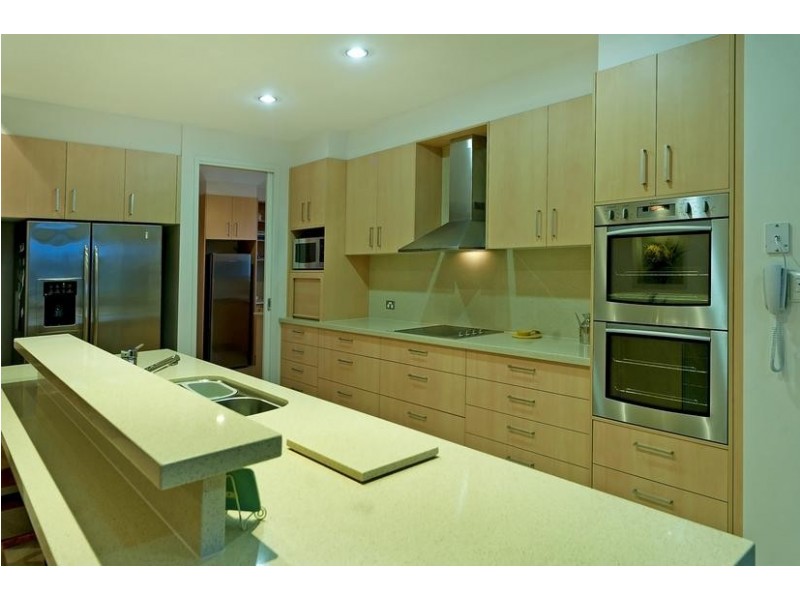 2327 Cressbrook Drive, Hope Island QLD 4212