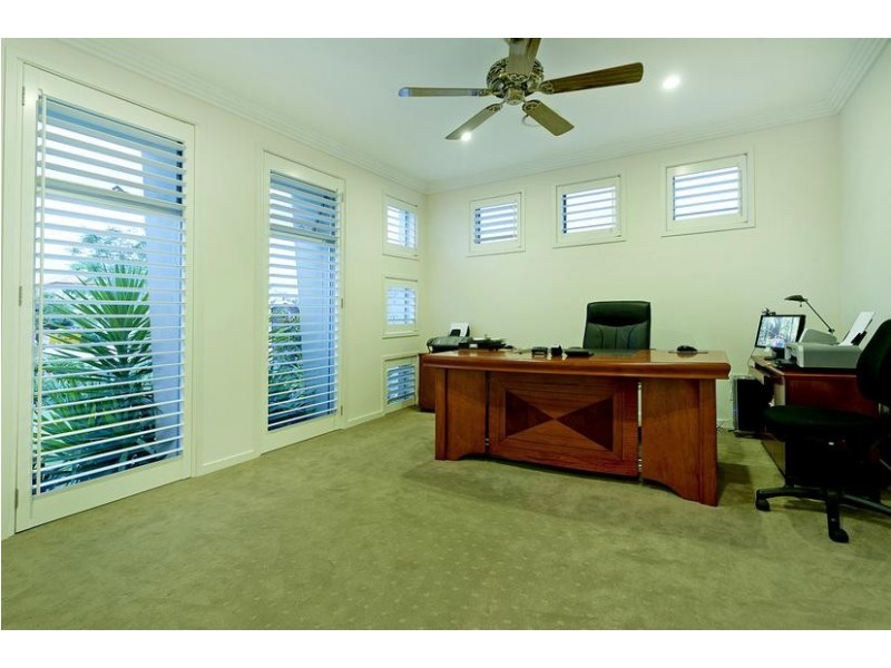 2327 Cressbrook Drive, Hope Island QLD 4212