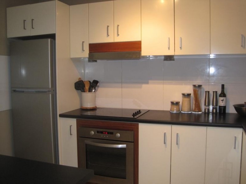 18 Tarcoola Crescent, Chevron Island QLD 4217