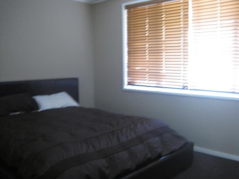 18 Tarcoola Crescent, Chevron Island QLD 4217