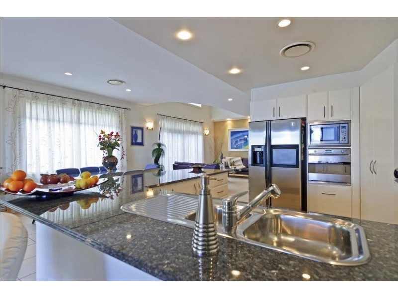 2/9 Joseph Street, Runaway Bay QLD 4216