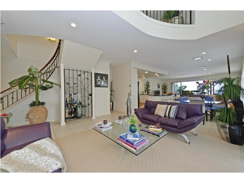 2/9 Joseph Street, Runaway Bay QLD 4216