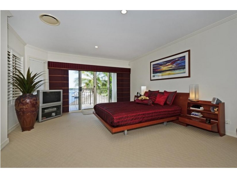 2/9 Joseph Street, Runaway Bay QLD 4216