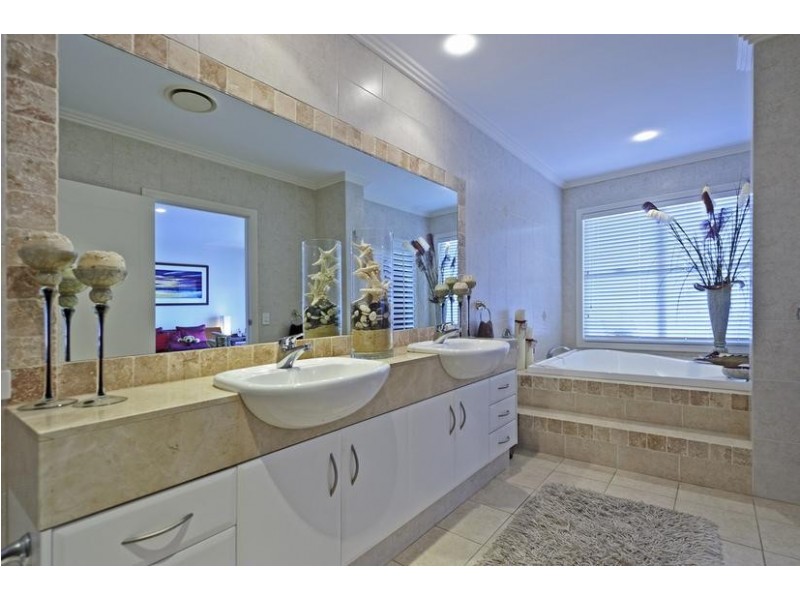 2/9 Joseph Street, Runaway Bay QLD 4216