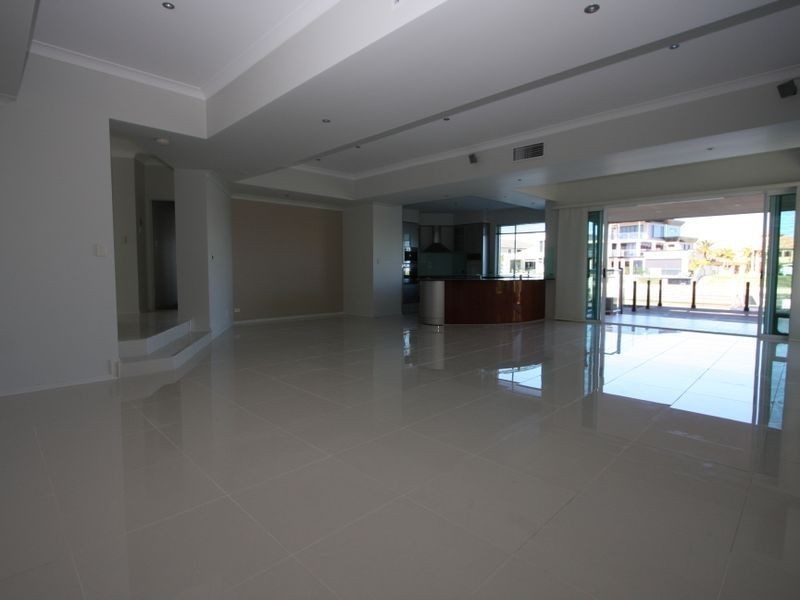 10 Westminster Court, Sovereign Islands QLD 4216