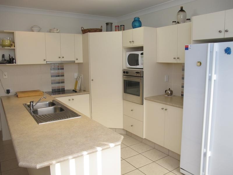 1/54 Bayview Street, Runaway Bay QLD 4216