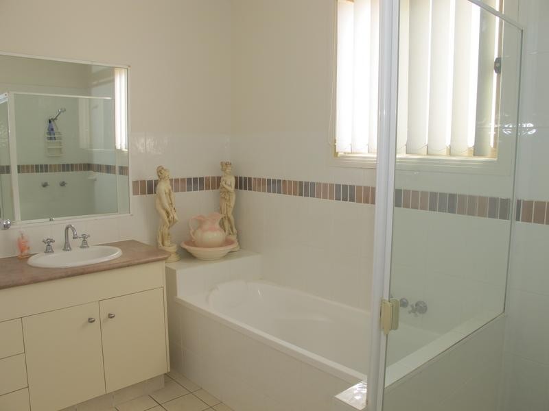 1/54 Bayview Street, Runaway Bay QLD 4216