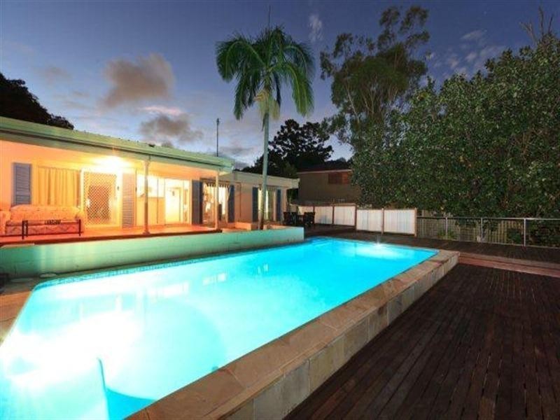 42 Karina Crescent, Broadbeach Waters QLD 4218