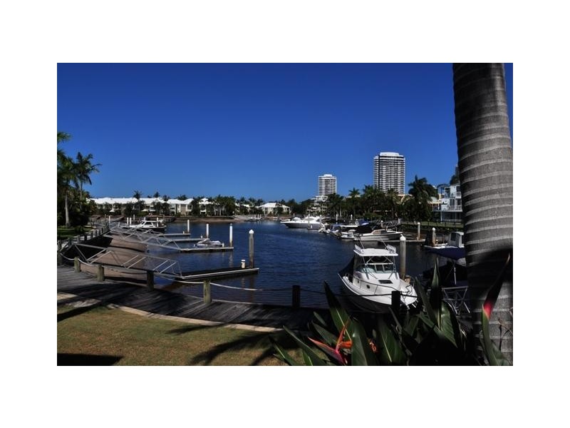 101 Morala Avenue, Runaway Bay QLD 4216