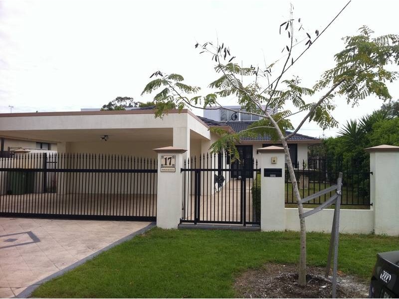 17 COOGEEN ST, Bundall QLD 4217