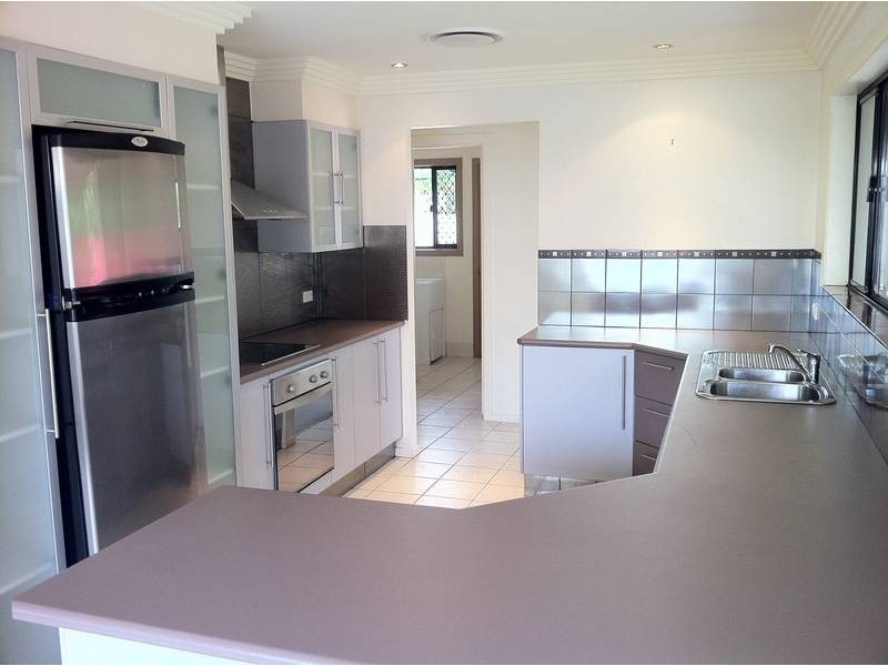 17 COOGEEN ST, Bundall QLD 4217