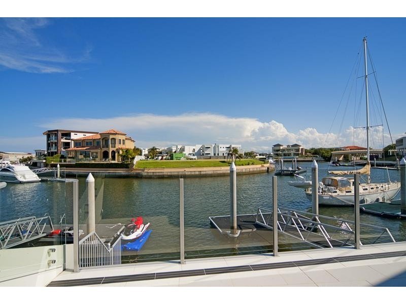 Sovereign Islands QLD 4216