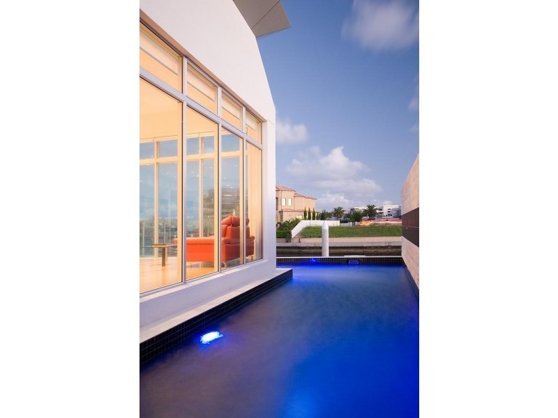 Sovereign Islands QLD 4216