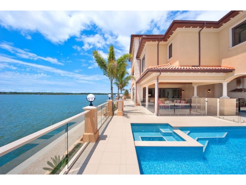 50-52 Knightsbridge Parade East, Sovereign Islands QLD 4216