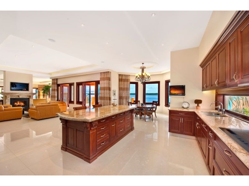 50-52 Knightsbridge Parade East, Sovereign Islands QLD 4216