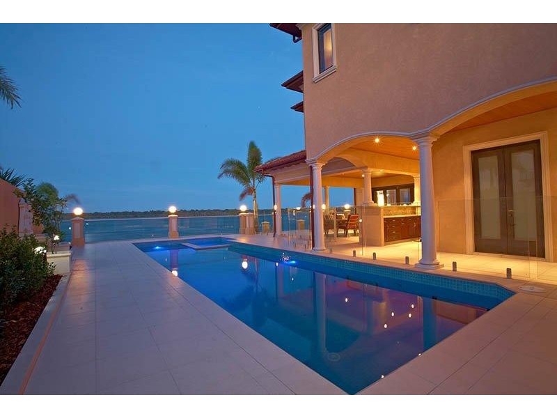 50-52 Knightsbridge Parade East, Sovereign Islands QLD 4216