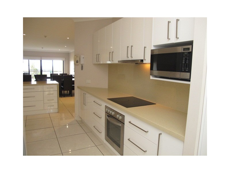 D3/1 Great Hall Drive, Nobby Beach QLD 4218