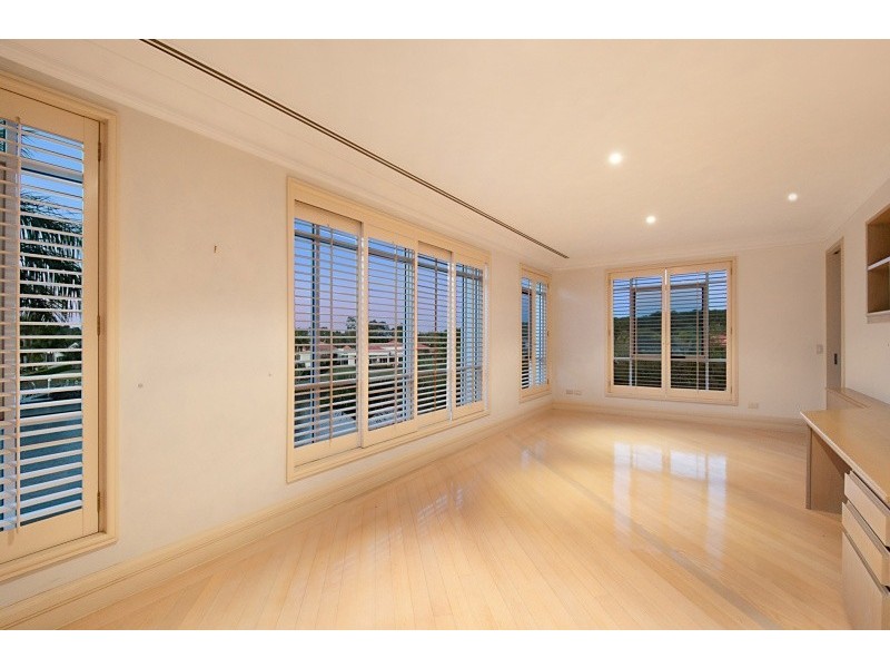 1077 Killymoon Drive, Hope Island QLD 4212