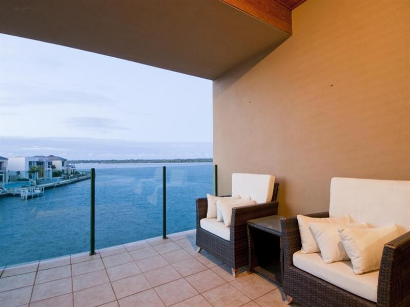 48 The Peninsula, Sovereign Islands QLD 4216