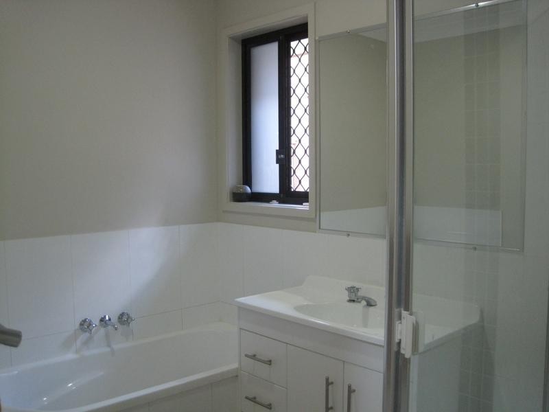 102 Mcauley Parade, Pacific Pines QLD 4211