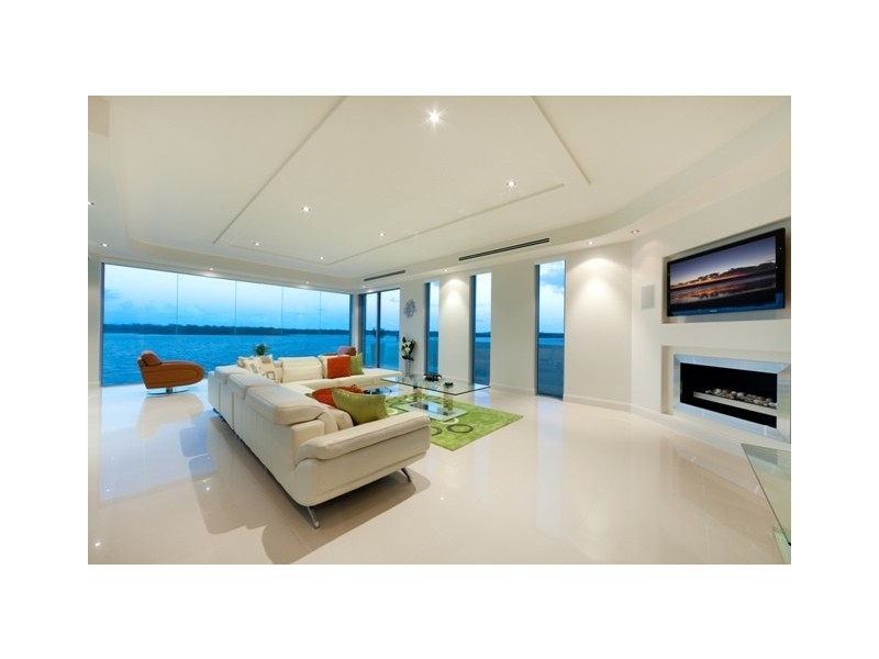 54 Knightsbridge Parade East, Sovereign Islands QLD 4216