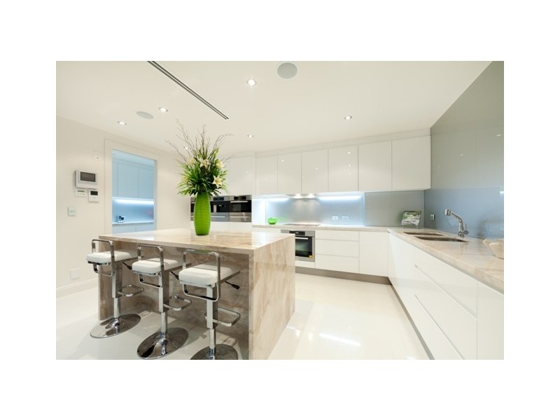 54 Knightsbridge Parade East, Sovereign Islands QLD 4216