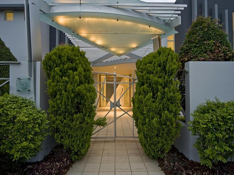 5 The Sovereign Mile, Sovereign Islands QLD 4216